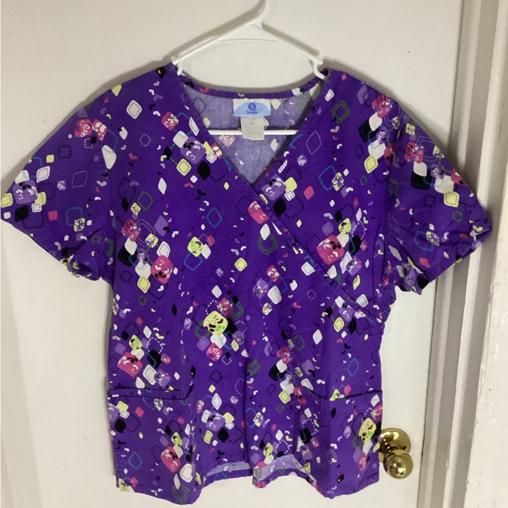 SB Scrubs Geometric Purple Scrub Top size medium